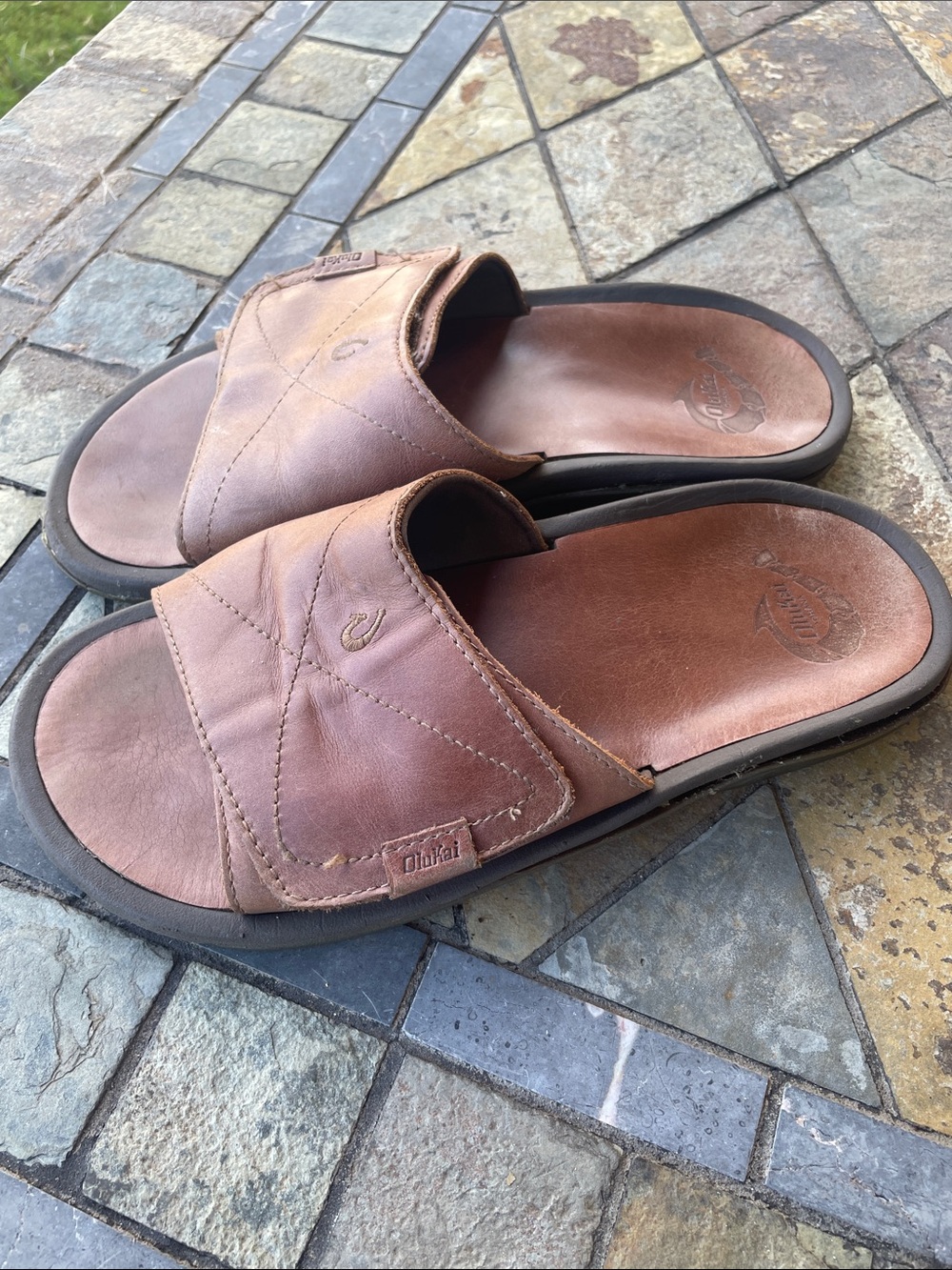 OluKai Men’s 7 Chestnut Brown Leather Slide Sandals